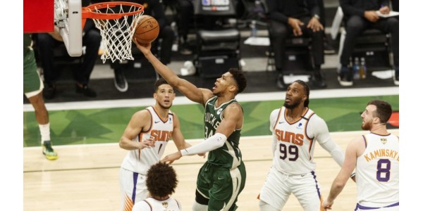 Milwaukee Bucks anotó su primera victoria después de una racha de derrotas en la final